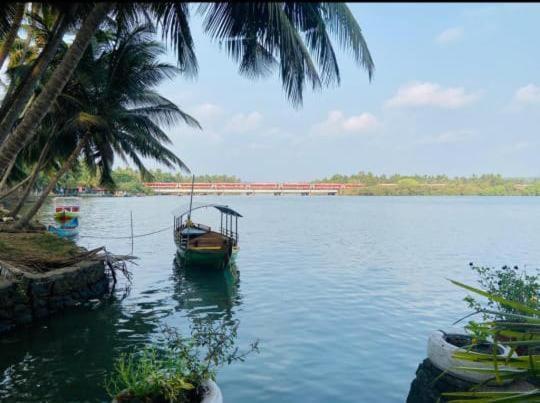 Green Island Homestay Riverside Кожикоде Экстерьер фото