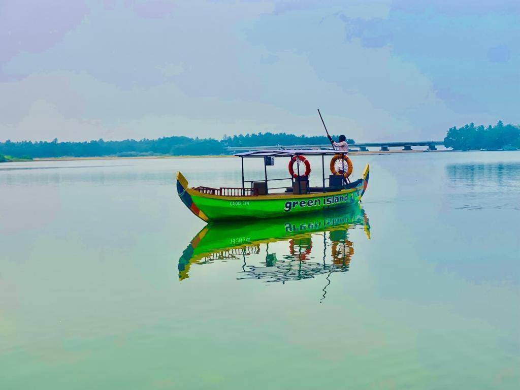 Green Island Homestay Riverside Кожикоде Экстерьер фото